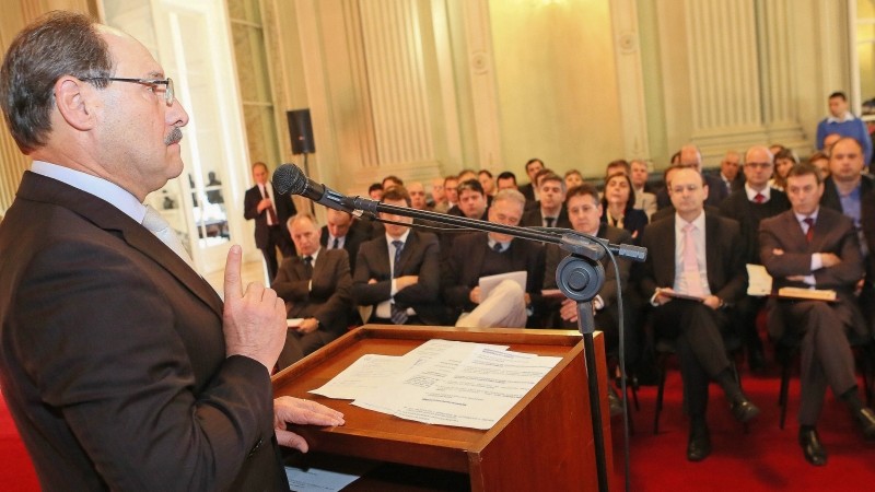 Termo formaliza o comprometimento entre as secretarias e as estruturas ligadas a elas para implantação da Rede de Governança Local e elaboração do Acordo de Resultados para este ano entre os órgãos.
