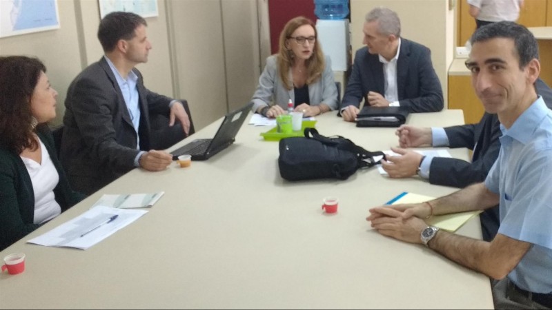 Diretora do DECAP, Margareth Vasata, com os especialistas do BIRD