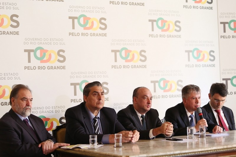 Secretários em coletiva de imprensa