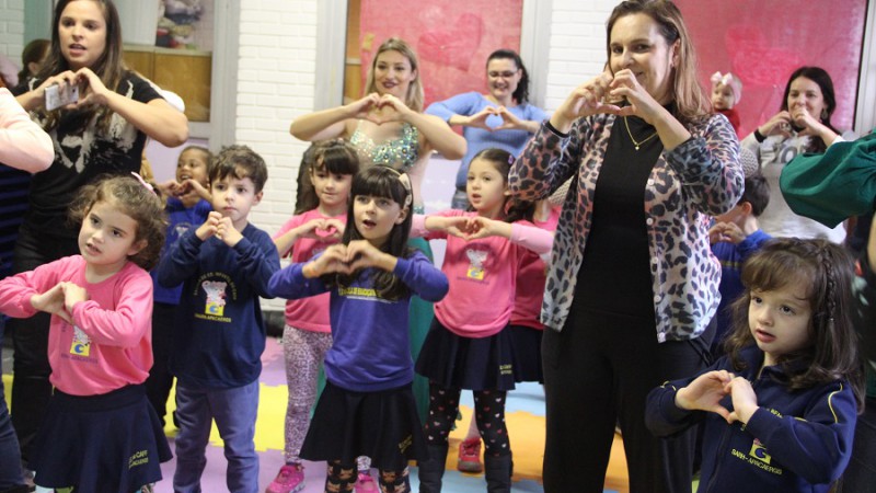 Muito entusiasmo na participação das mães e dos alunos