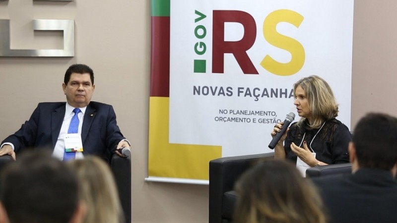 Secretário de Planejamento e Gestão do Ceará, Mauro Benevides Filho, e secretária Leany Lemos participam da abertura do evento