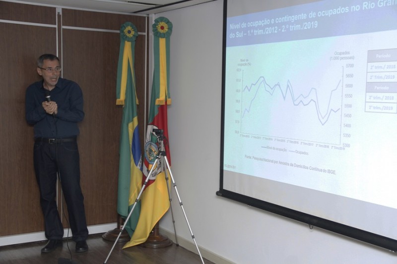 Boletim Trabalho será divulgado nesta quarta-feira, às 10h, no DEE/Seplag -  Departamento de Economia e Estatística