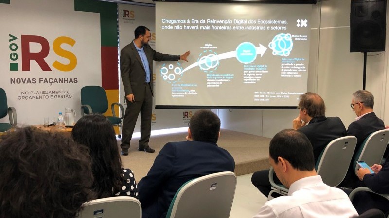 O profissional da IBM Wagner Arnaut ministrou o workshop