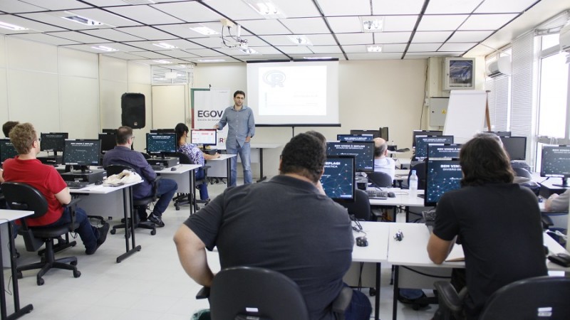 O curso é ministrado pelo analista do DEE, Pedro Zuanazzi, e reúne servidores até sexta-feira