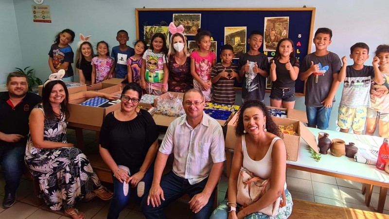 Entrega das doações na Casa Madre Giovanna, no Campo da Tuca, em Porto Alegre