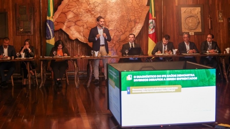 Leite e integrantes do primeiro escalão se reuniram com deputados para tratar da situação do IPE Saúde
