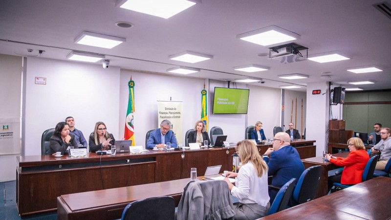 Além da LOA, encontro tratou também do Fundeb e do novo modelo de contratação de empresas para reformas em escolas estaduais