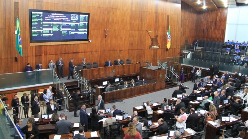 Projeto foi aprovado por unanimidade, com 49 votos