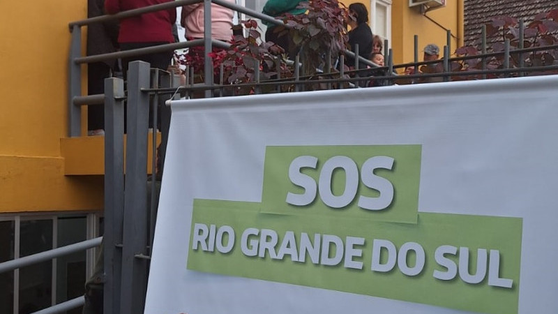 Nesta fase, beneficiados são contatados para comparecerem em ponto de atendimento e retirarem cartão com R$ 2 mil creditados