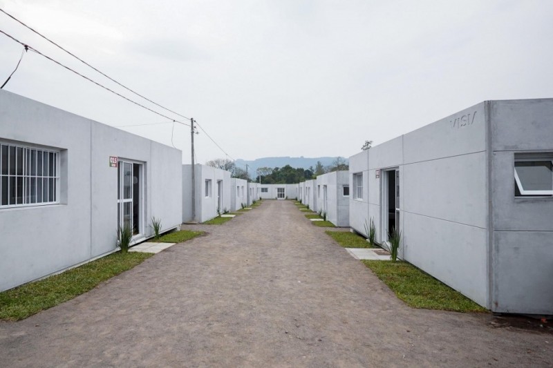 As unidades possuem dormitório, sala e cozinha conjugadas e banheiro, além de mobiliário sob medida e eletrodomésticos