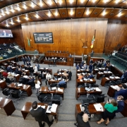 LOA aprovada no parlamento prevê um total de R$ 4,3 bilhões em investimentos para 2025