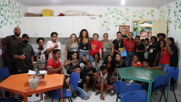 Entregas foram feitas em duas instituições em Porto Alegre