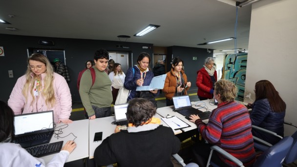 Doses foram distribuídas para servidores, estagiários e trabalhadores terceirizados 