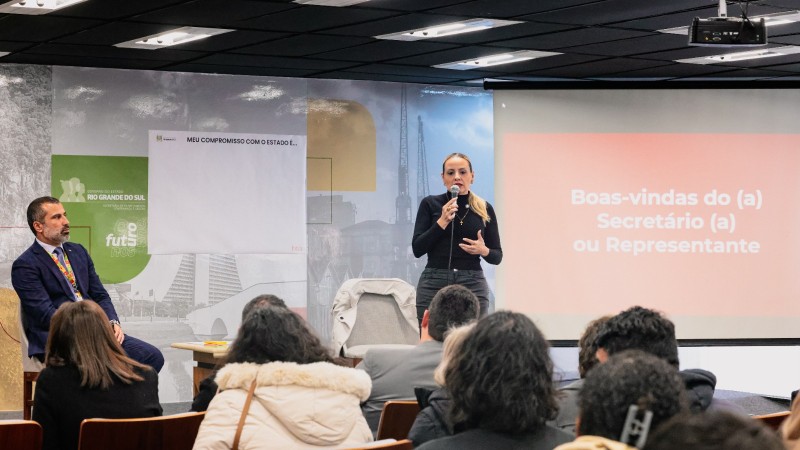 Secretária Danielle Calazans e secretário adjunto Bruno Silveira participaram da integração