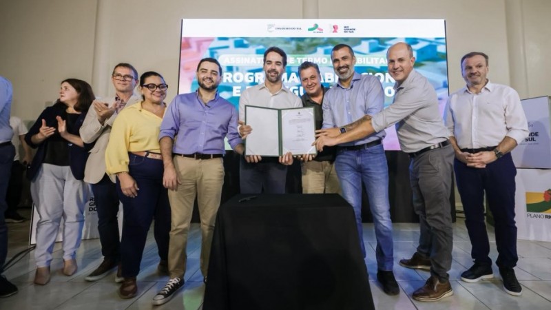 Leite e Gabriel, ao lado de secret&aacute;rios, ressaltaram compromisso com qualidade de vida e seguran&ccedil;a da popula&ccedil;&atilde;o